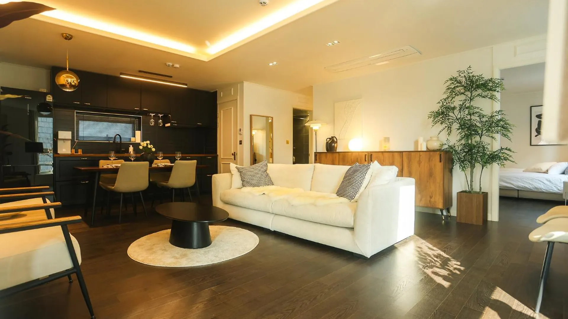 Villa Free Airport Pickup, Europe In Hongdae Seúl